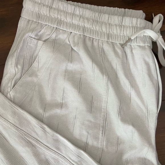 NWT Athleta Farallon Printed Jogger in Spliced Magic Veil Grey size 20 - Picture 7 of 9